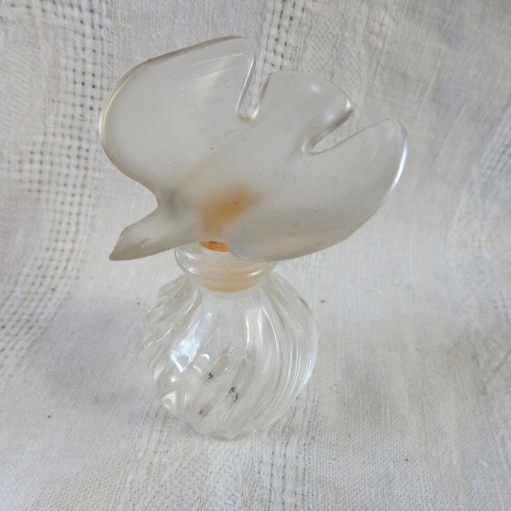 Nina Ricci Clear Glass Perfume Bottle - Lalique - Frosted Dove